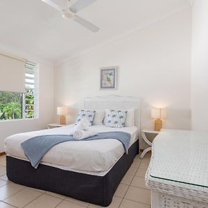 Two-Bedroom Apartment 2 Bathrooms Pool View